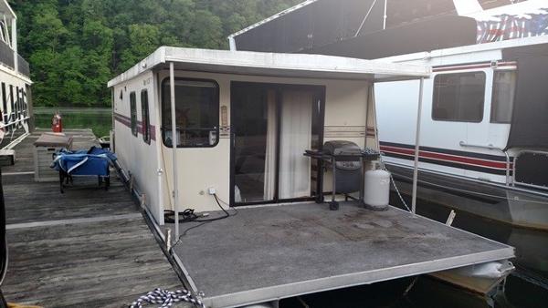 1987 Playbuoy 12 x 40 Houseboat Taurus