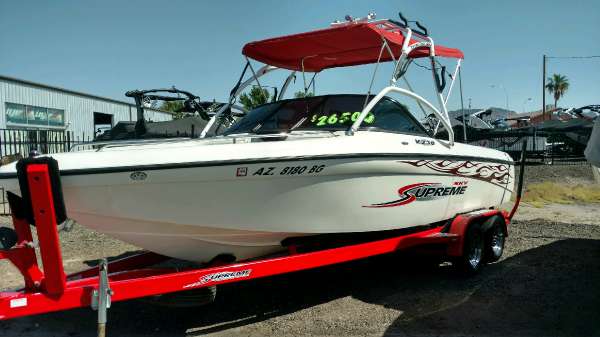 2004 SUPREME BOATS V230 Sky Supreme