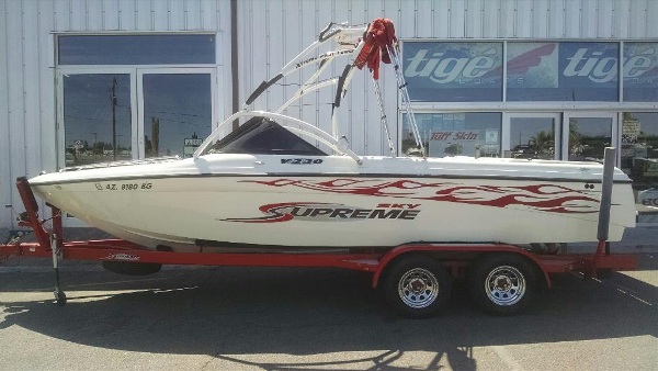 2005 SUPREME BOATS V230 Sky Supreme