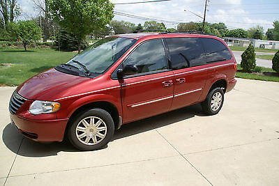 Chrysler : Town & Country Touring Wheelchair van conversion by Triple S Mobility