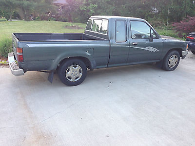 Toyota : Other DLX Extended Cab Pickup 2-Door 1993 toyota pickup dlx extended cab pickup 2 door 2.4 l