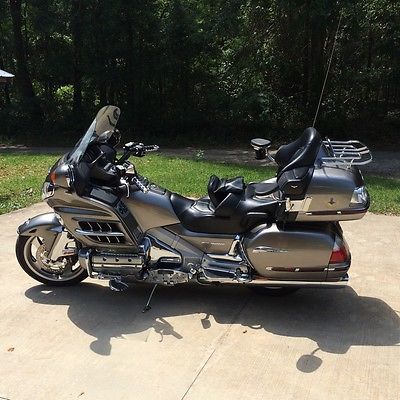 Honda : Gold Wing Titanium (Gray) . VERY GOOD CONDITION . Lots of Chrome