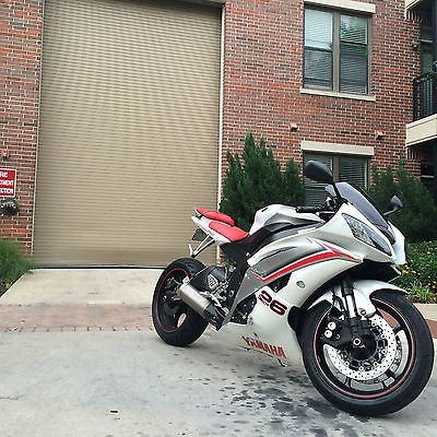 Yamaha : YZF-R 2009 pearl white and red yamaha yzf r 6