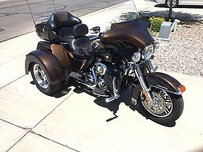 Harley-Davidson : Touring Tri-Glide FLHTCUTG , Brown and Black 110 Year Anniversary colors
