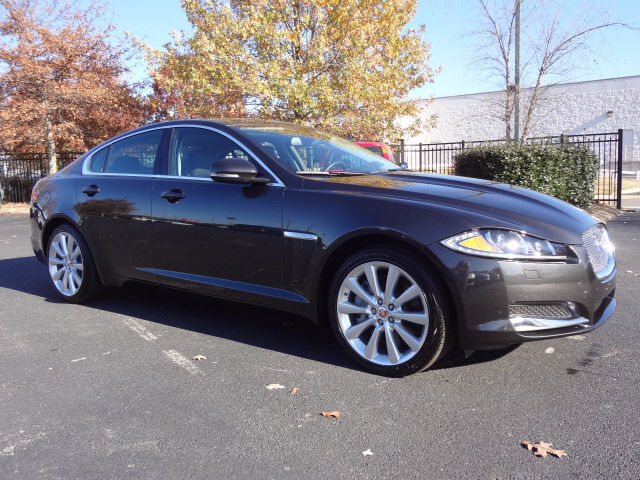 Jaguar : XF 3.0 AWD XF 3.0 AWD Sport Interior, Premium, and Cold Weather Package Certified