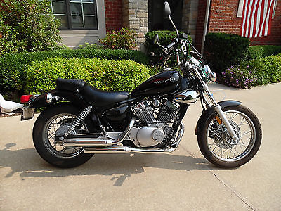 Yamaha : V Star XV250A1(C) Black, cruiser.  Very good to excellent condition.