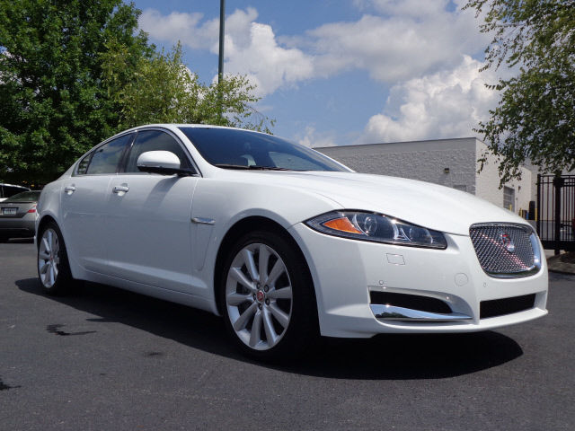 Jaguar : XF 3.0 AWD XF 3.0 AWD Sport Interior, Premium, and Cold Weather Packages Certified