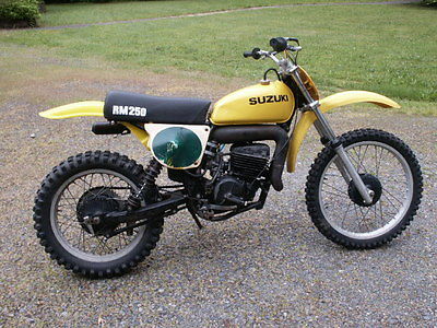 Suzuki : RM SUZUKI RM250 EVO VINTAGE AHRMA MX 1977 RM 250 B