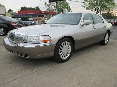 Lincoln : Town Car Signature Premium LOW MILE FREE SHIPPING WARRANTY 1 OWNER CLEAN CARFAX PREMIUM LUXURY