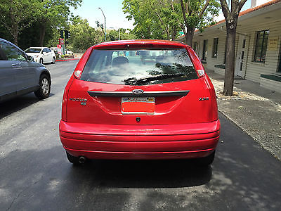 Ford : Focus ZX3 Hatchback 3-Door Clean title. Clean inside and outside. Only a small dent in the front right side