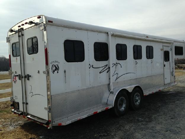 2009 5 horse slant Homesteader trailer