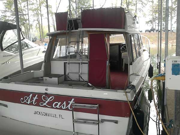 1982  Bayliner  3270 Explorer twin Crusader 4 3