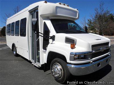 2008 Chevrolet C4500 20-25 Passenger Luxury Shuttle Bus For Church Tours...