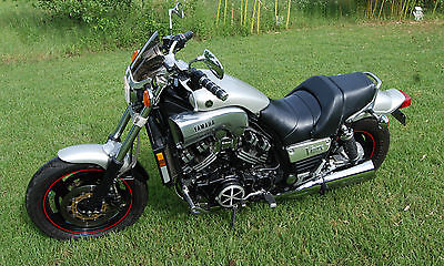 Yamaha : V Max silver vmax custom seat .