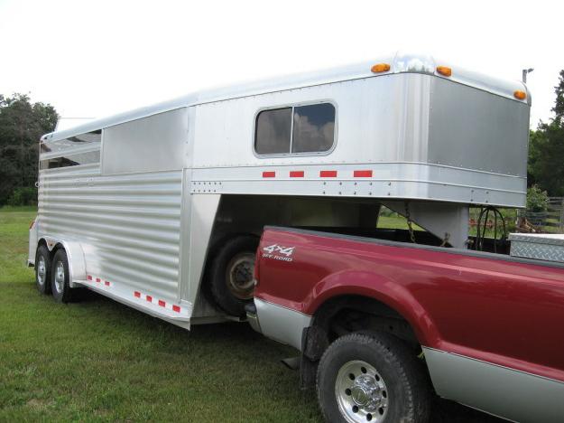 2004 4-star gooseneck horse trailer