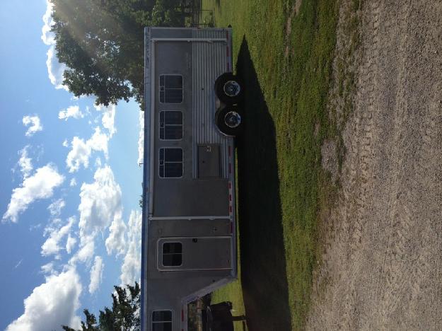 Beautiful Featherlite 3 horse trailer with LQ