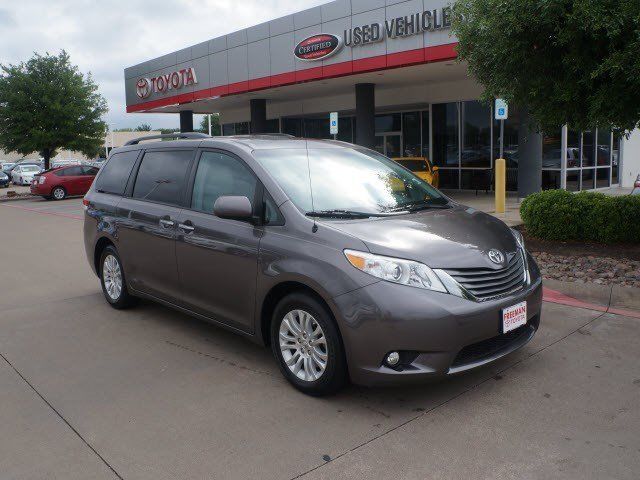Toyota : Sienna XLE AAS XLE AAS 3.5L Bluetooth Body Side Moldings Body-Color Grille Color Grey Metallic