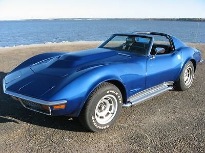 Chevrolet : Corvette 2 door coupe Side pipe exhaust. Power brakes, power steering, power windows. Air condition.