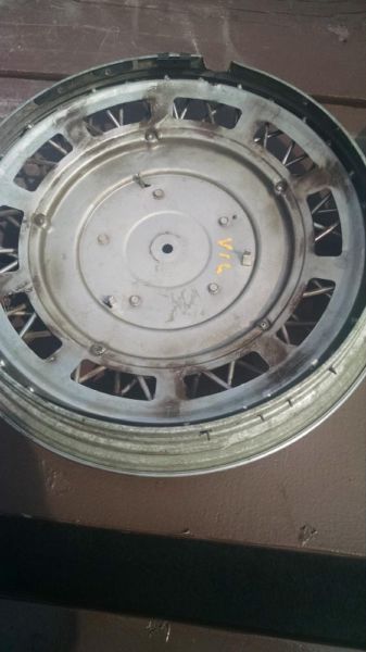 Cadillac spoke hubcaps, 3