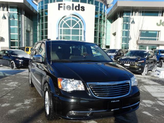 2012 Chrysler Town & Country Limited Glenview, IL