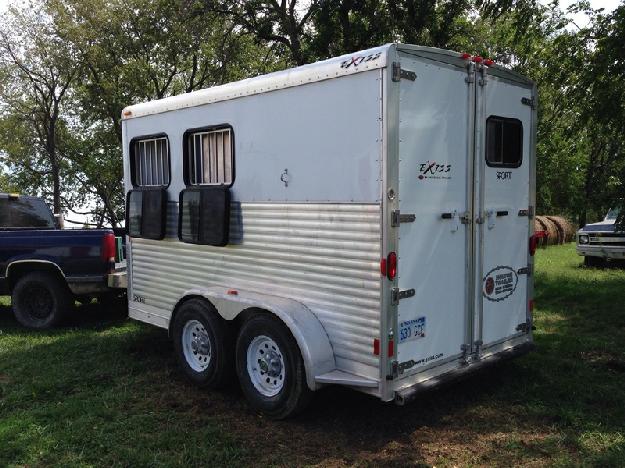 2009 exiss 2 horse slant load trailer