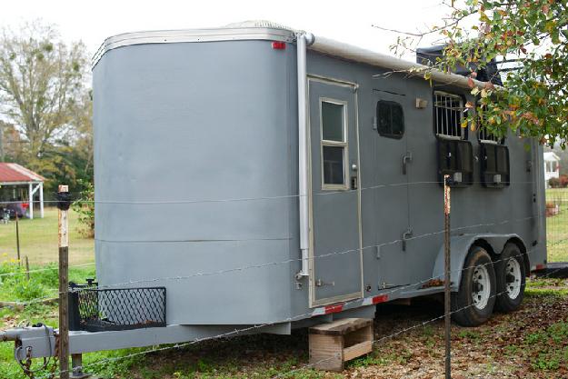 3 horse living quarters trailer