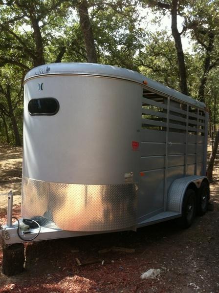 bumper pull 2008 CM 2 horse trailer excellent condition