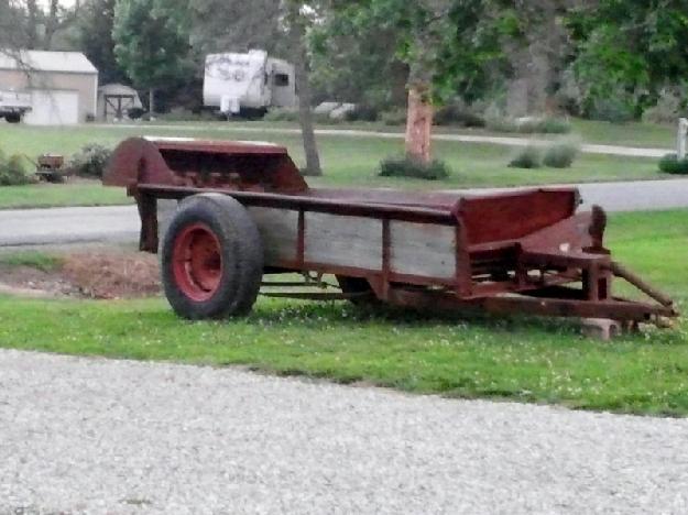 New Idea, Manure Spreader