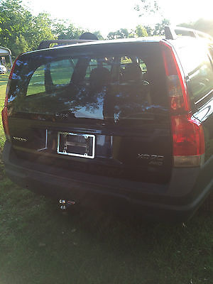 Volvo : XC70 X/C Wagon 4-Door blue volve xc70 very reliable, wagon equipped with pet gate and tow package
