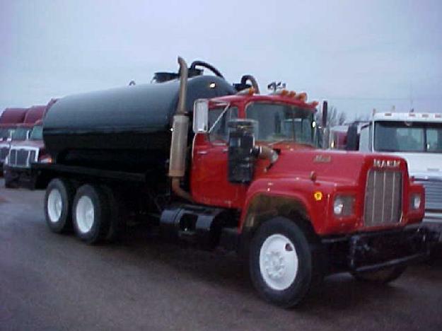 Mack r685st tanker truck for sale