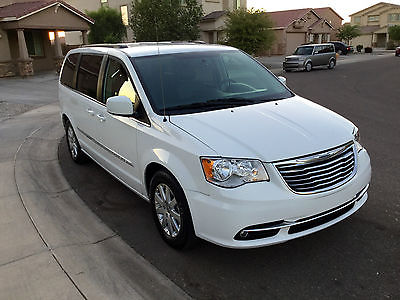 Chrysler : Town & Country TOWN & COUNTRY TOURING 2014 chrysler town and country stow n go 3.6 l leather dvd like new 17 k mi