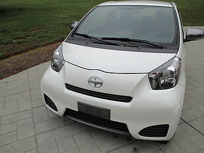 Scion : iQ Base Hatchback 2-Door Scion IQ * Mint contition * Price to Sell