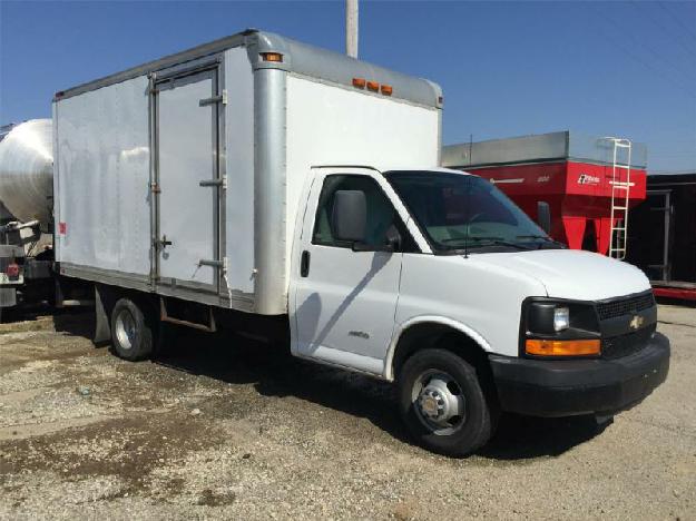 Chevrolet express g4500 straight - box truck for sale