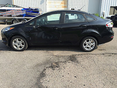 Ford : Fiesta SE, Runs and Drives 2014 ford fiesta se only 3 900 miles auto salvage damaged rebuildable focus