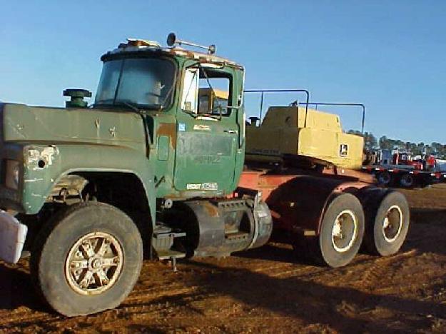 Mack r685st tandem axle daycab for sale