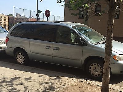 Chrysler : Town & Country SUBN 2003 minivan in good shape inside and out