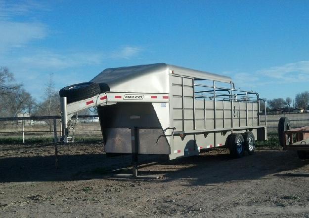 2012 delco 6x20 halftop trailer with tackroom