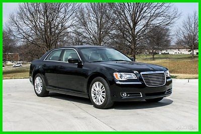 Chrysler : 300 Series 300 AWD Loaded loaded leather roof nav heated v6 35000 original miles black rwd awd clean
