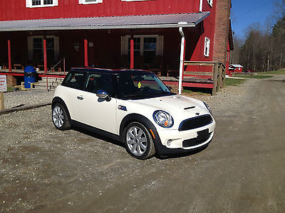 Mini : Cooper S Crome Line Exterior Black and White, Excellent Condition 2 Door Loaded