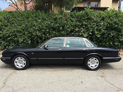 Jaguar : XJ8 EBONY/IVORY PAMPERED LADY BLACK IVORY SOUTHERN CALIFORNIA GARAGED SOUTHERN CALIFORNIA LADY! NO ACCIDENT.