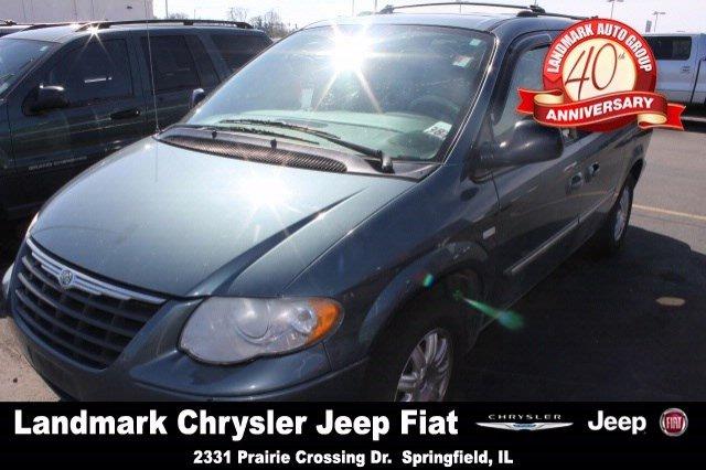 2006 Chrysler Town & Country LWB