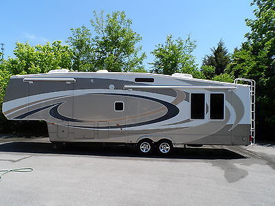 DAY DREAMER cedar creek 5th wheel very clean, well maint. unit , not smoked in