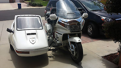 Honda : Gold Wing Champion 2 seater side car with removable top. lots of chrome and lights