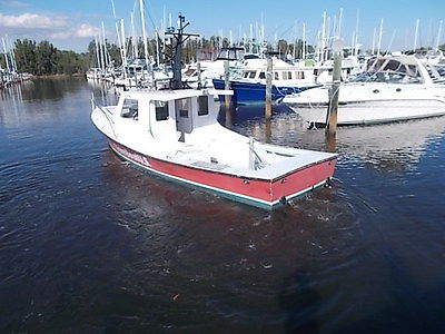 1982 Chesapeake 32' Cabin Cruiser Fishing Boat