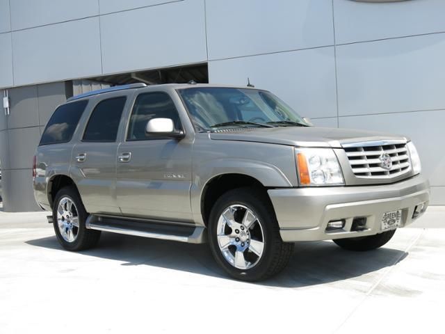 Cadillac : Escalade 4dr AWD 4 dr awd suv 6.0 l third row seat cd roof power sunroof roof sun moon cd changer