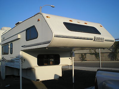 2000 Lance Camper Model 1020 11 ft.