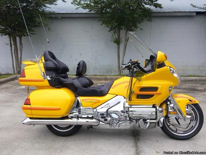 2001 Honda Gold Wing . Super Clean, Runs and Rides Awesome, Loaded Out