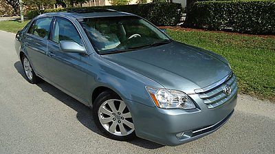 Toyota : Avalon XLS Sedan 4-Door 2006 toyota avalon in amazing condition inside and out sunroof leathe cd