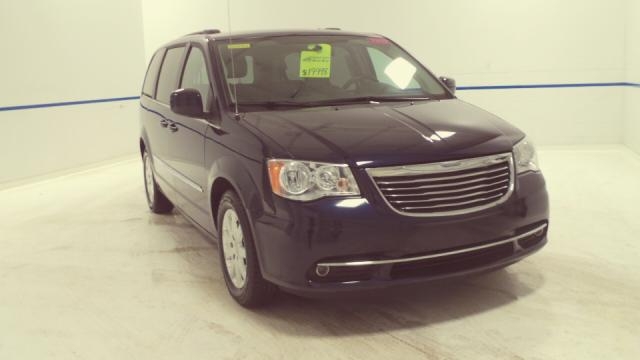 2012 Chrysler Town & Country Touring Neenah, WI