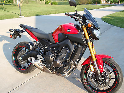 Yamaha : FZ 2014 yamaha fz 09 low miles great condition pearl red with black and silver